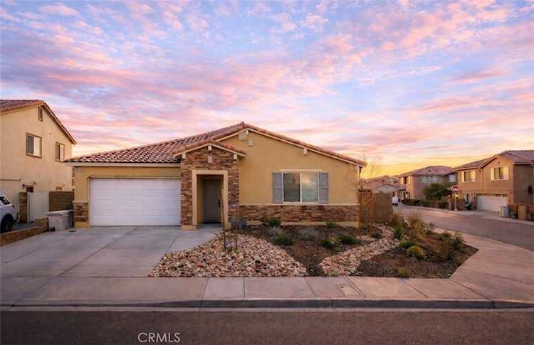 12942 Carlsbad, Hesperia, CA 92344