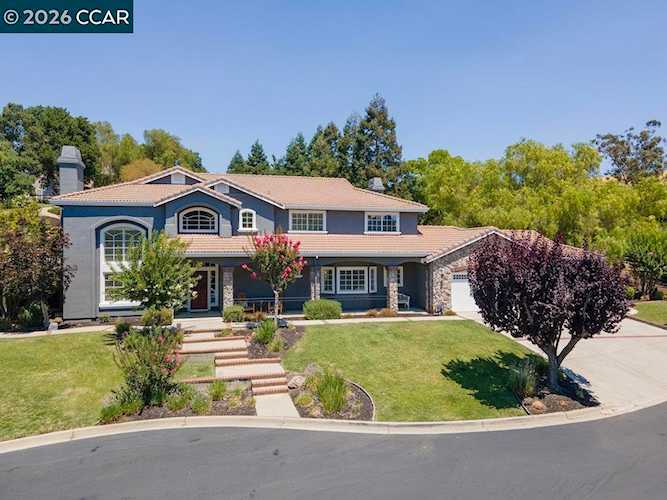825 Bertram St, Walnut Creek, CA 94598