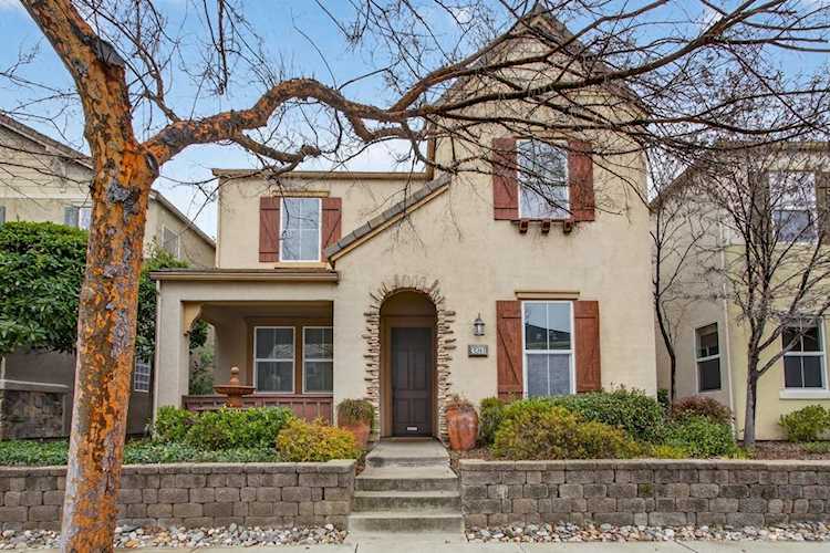 3241 Village Center Drive, Roseville, CA 95747