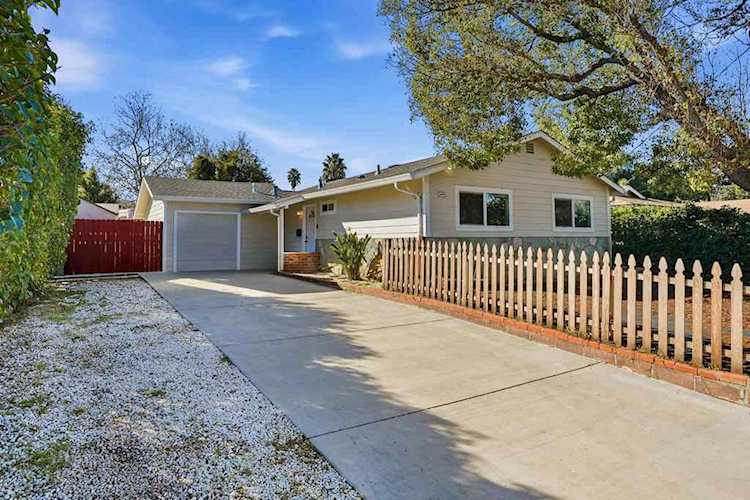 688 688 School St, Pittsburg, CA 94565-3941