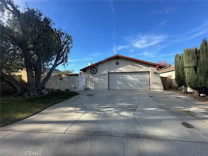 23509 Via Chantilly, Valencia, CA 91355