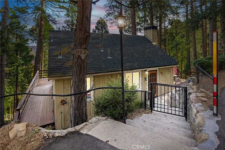 993 Mercury Way, Crestline, CA 92325