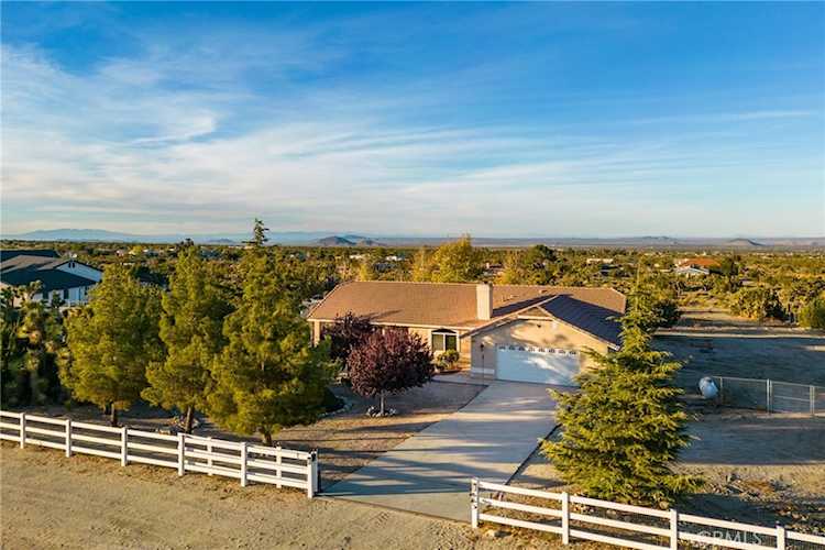388 Calaveras Rd, Pinon Hills, CA 92372