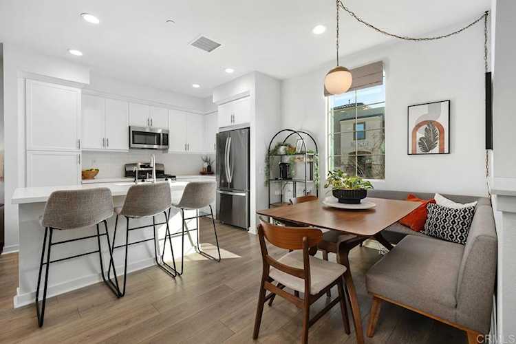 305 Cricket Ct., Santee, CA 92071