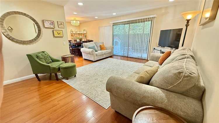 18350 Hatteras St #176, Tarzana, CA 91356