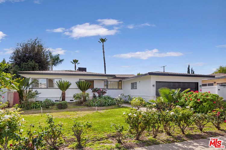 19168 Erwin St, Tarzana, CA 91335