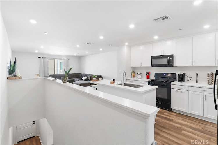 466 N Glenwood, Rialto, CA 92376