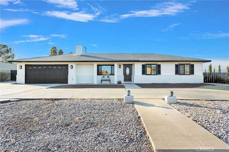 16096 Village Dr, Victorville, CA 92394