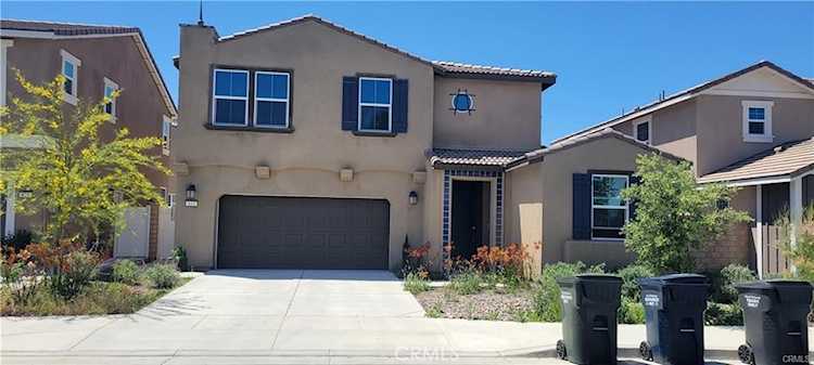 833 Half Moon Ave, Redlands, CA 92374