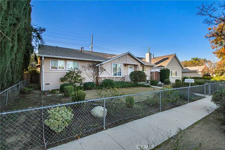 23042 Gilmore St, West Hills, CA 91307