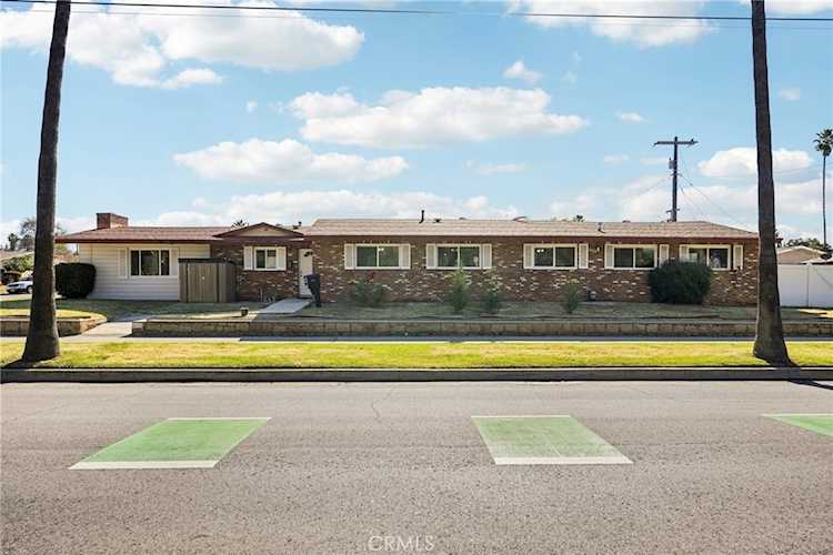 975 Brookside Ave, Redlands, CA 92373