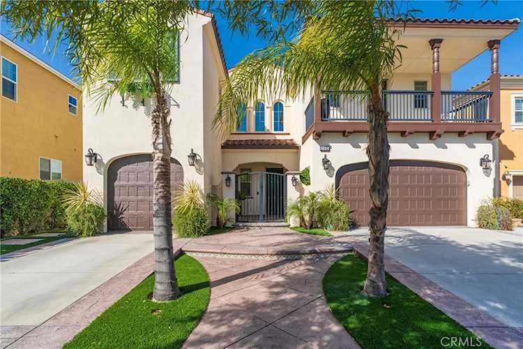 27649 Skylark, Saugus, CA 91350