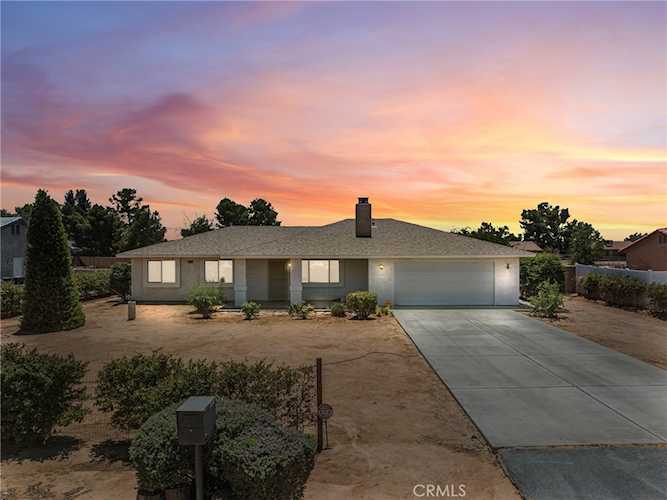 22163 Broken Lance Rd, Apple Valley, CA 92307