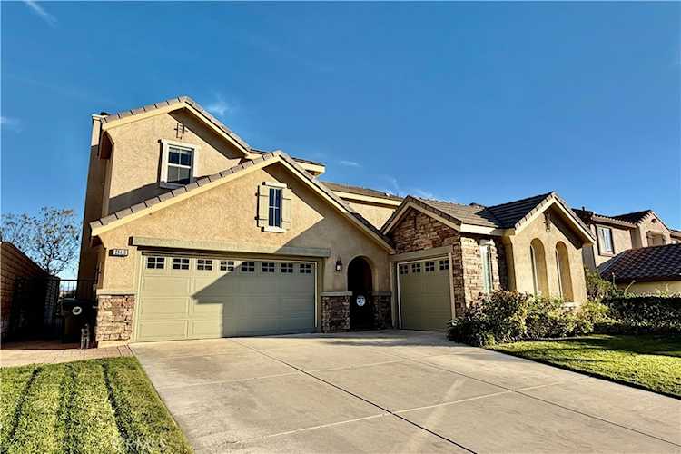 28410 Agajanian, Saugus, CA 91390