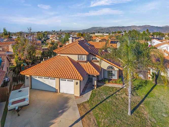 2238 Begonia Ct, Hemet, CA 92545