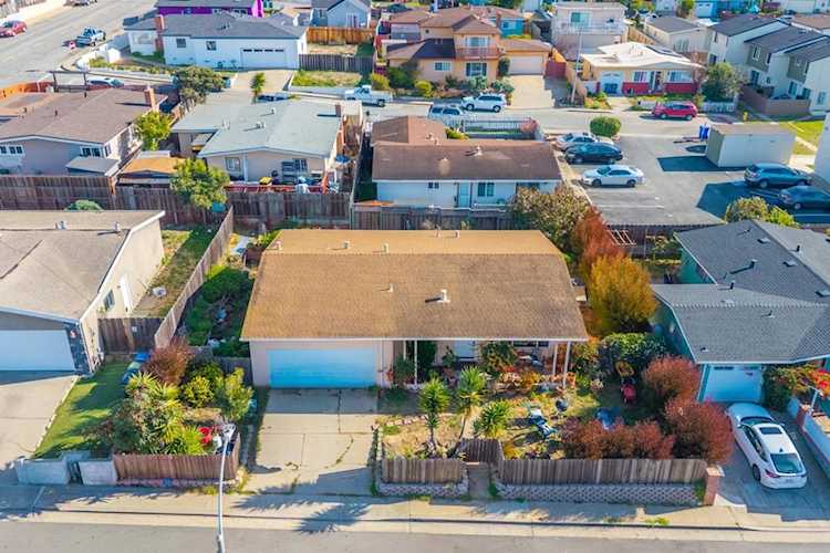 1688 Harding St, Seaside, CA 93955