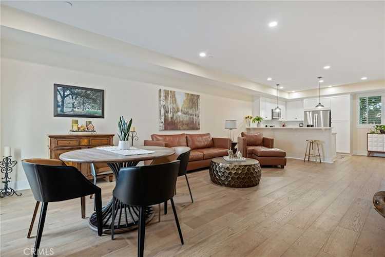 44 Coronado St #202, Ventura, CA 93001