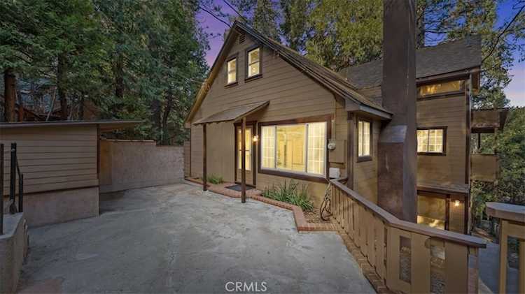 23698 Scenic Dr, Crestline, CA 92325