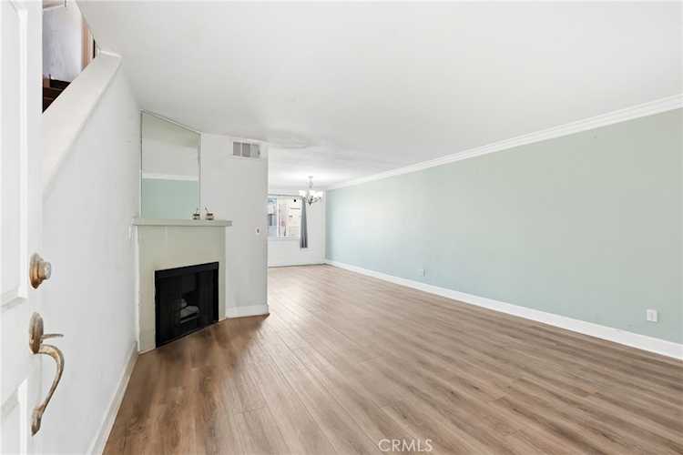 7045 Woodley Ave #124, Lake Balboa, CA 91406