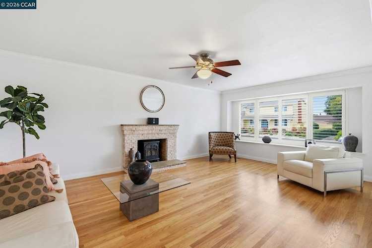 1760 1760 Elmhurst Ln, Concord, CA 94521