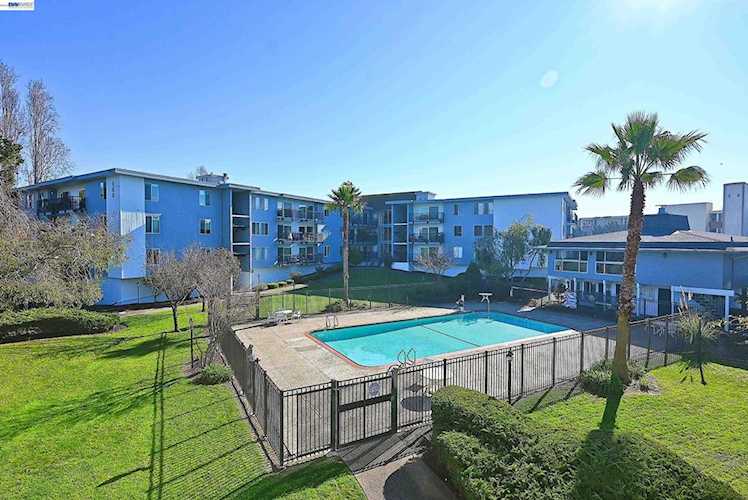 960 Shorepoint #215, Alameda, CA 94501