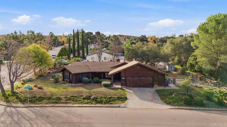 25141 Pappas Rd, Ramona, CA 92065