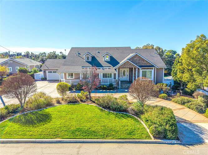 31027 E N Sunset Dr, Redlands, CA 92373