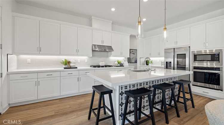 24519 Via La Sombrilla, Valencia, CA 91354