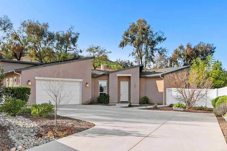 1941 Estancia Place, Escondido, CA 92029