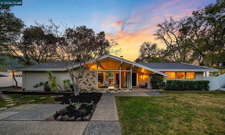 38 38 Vista Del Mar, Orinda, CA 94563