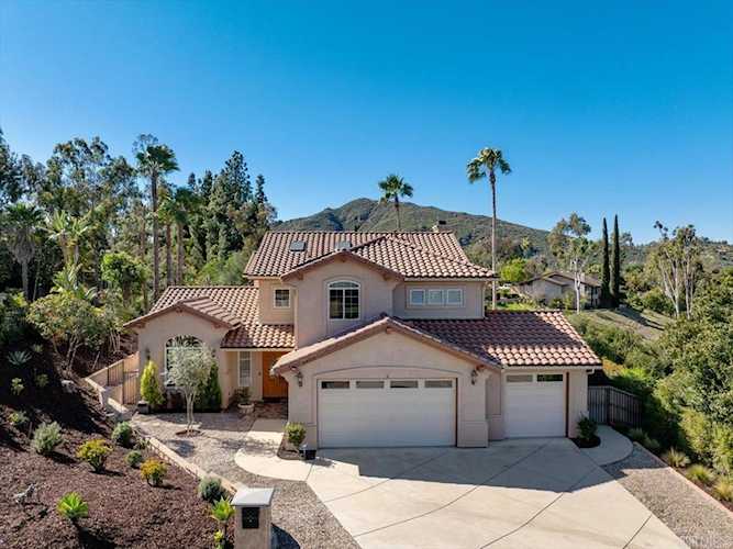 3425 Lomas Serenas Dr, Escondido, CA 92029