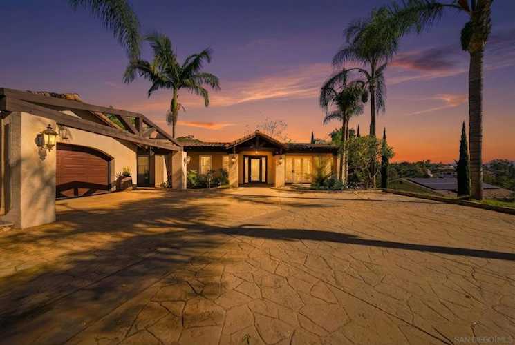 9610 Vista Del Sol, Spring Valley, CA 91977