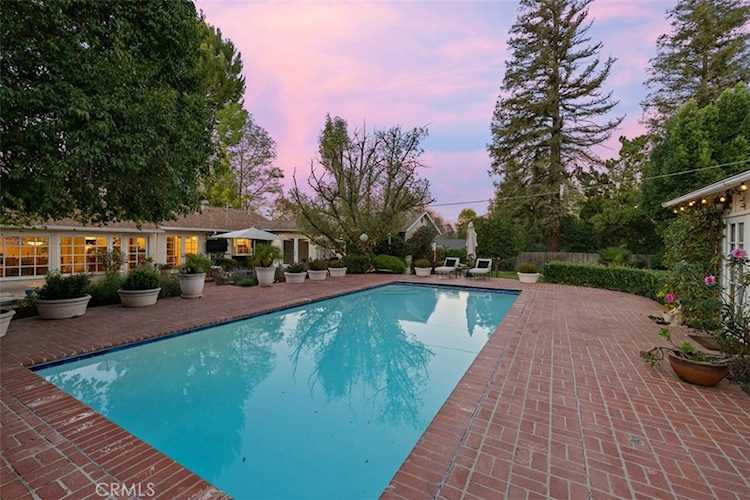 5132 Quakertown Ave, Woodland Hills, CA 91364