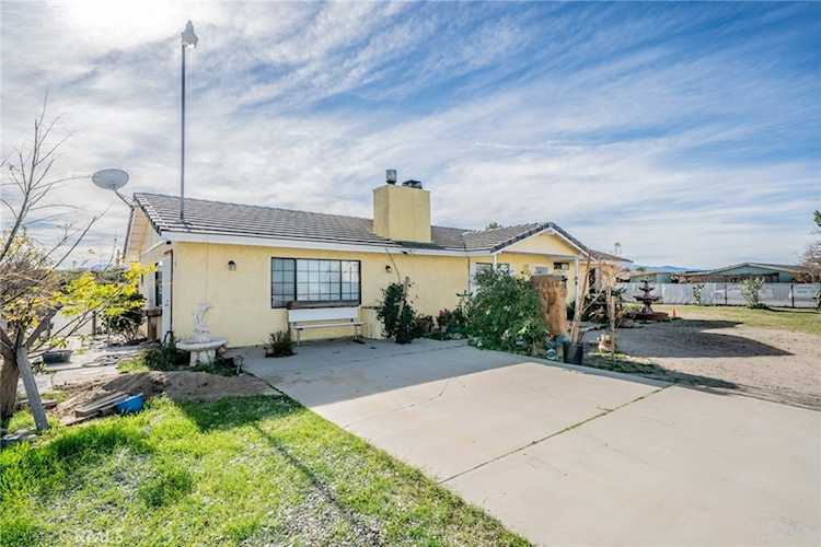 4637 Luna Rd, Phelan, CA 92371