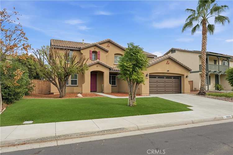 19830 Silverwood Dr, Lake Elsinore, CA 92530