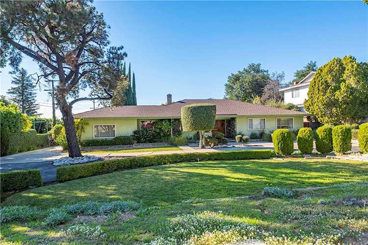 569 N Barranca Ave, Glendora, CA 91741