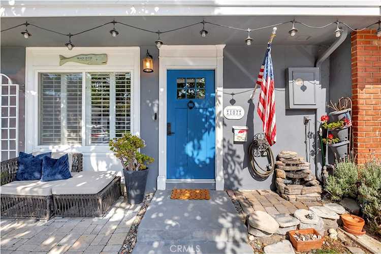 107 Yorktown Ln, Costa Mesa, CA 92626