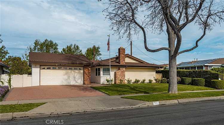 1011 E Chestnut, Orange, CA 92867
