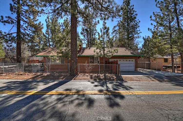510 Sunset Ln, Sugarloaf, CA 92386