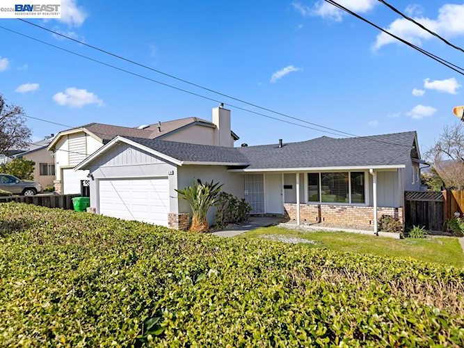 3250 3250 Ridge Crest Ct, Hayward, CA 94541