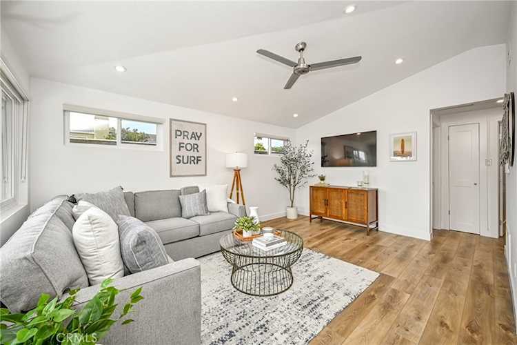 205 42nd St, Newport Beach, CA 92663