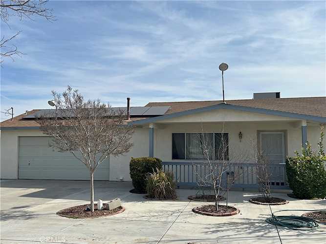 8915 3rd Ave, Hesperia, CA 92345