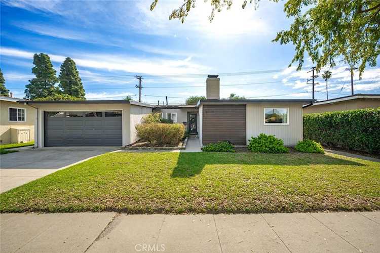 6110 E Walton St, Long Beach, CA 90815