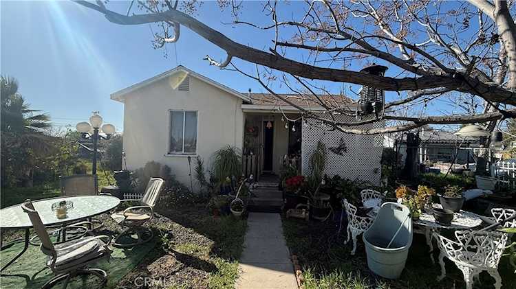8044 Donna Dr, San Bernardino, CA 92410