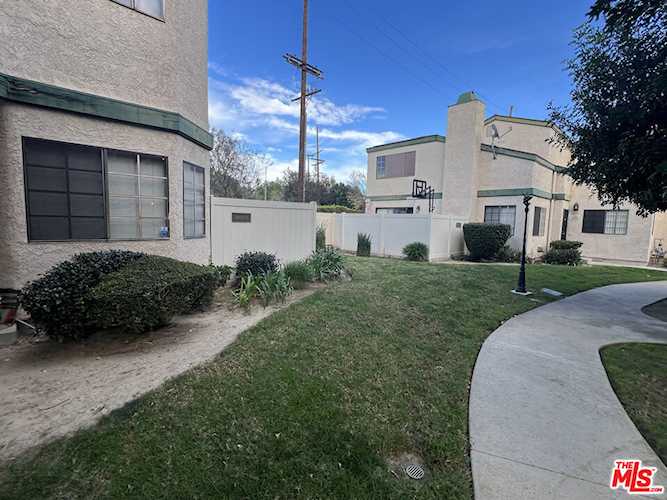 19620 Roscoe Blvd #D, Northridge, CA 91324