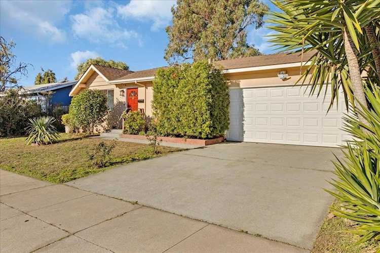 344 Pueblo Dr, Salinas, CA 93906