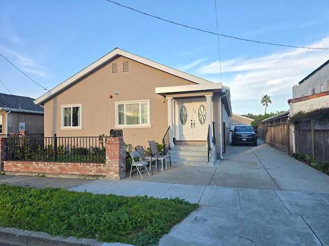 11 Lindbergh St, San Mateo, CA 94401
