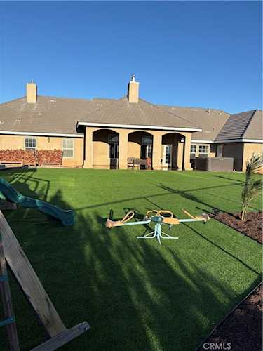 7922 Los Palmas Dr, Oak Hills, CA 92344