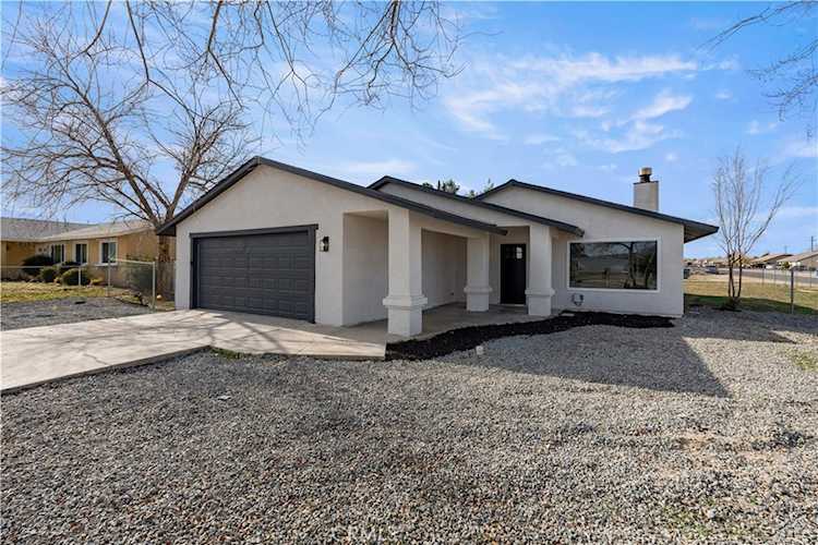 12850 Lakota Rd, Apple Valley, CA 92308