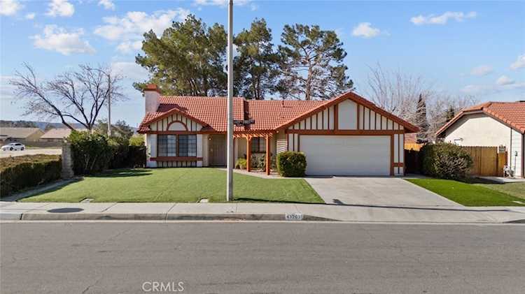 43203 W 27th St, Lancaster, CA 93536